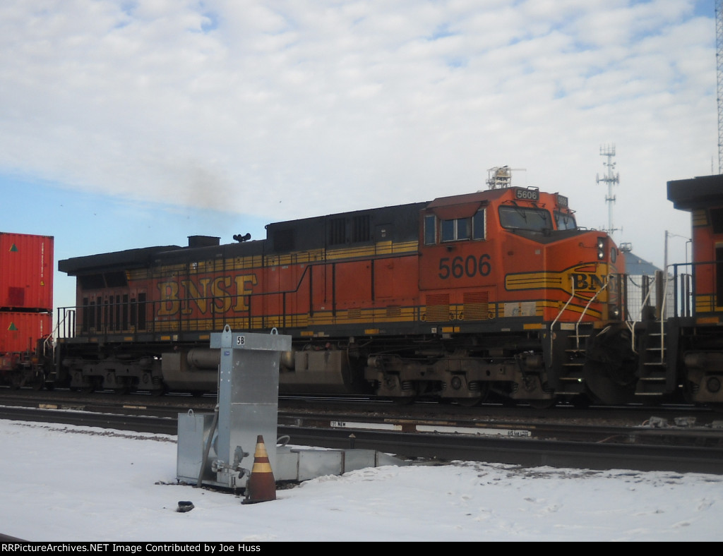 BNSF 5606